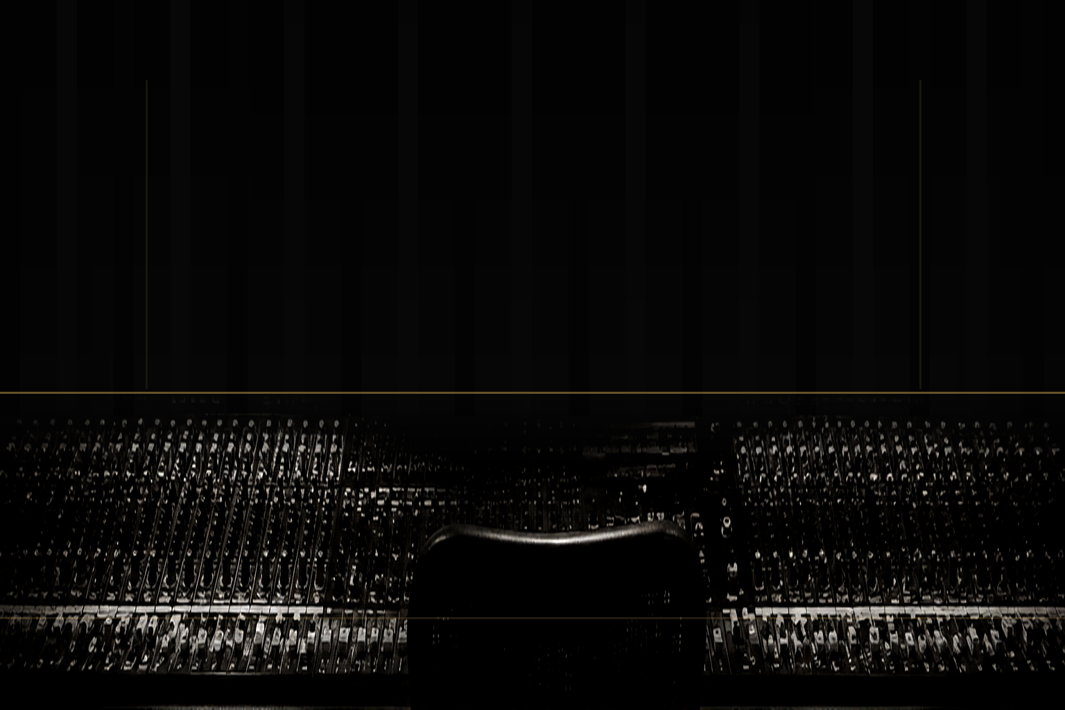 Large analogue mixing console